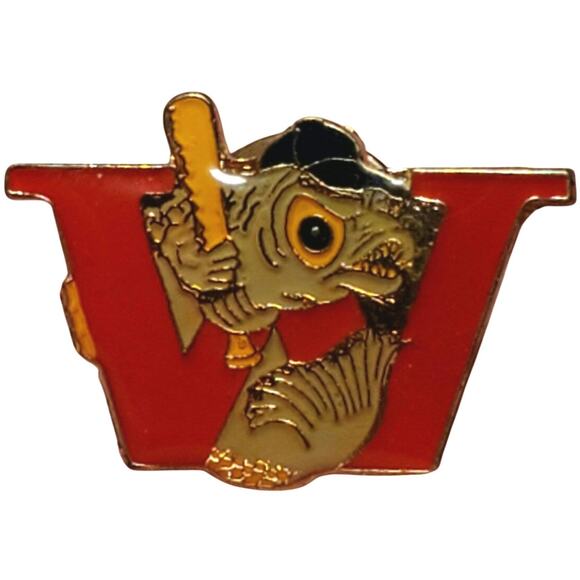 Winnipeg Goldeneyes Minor League Baseball Team Manitoba Canada AAPB Lapel Pin - Picture 1 of 5